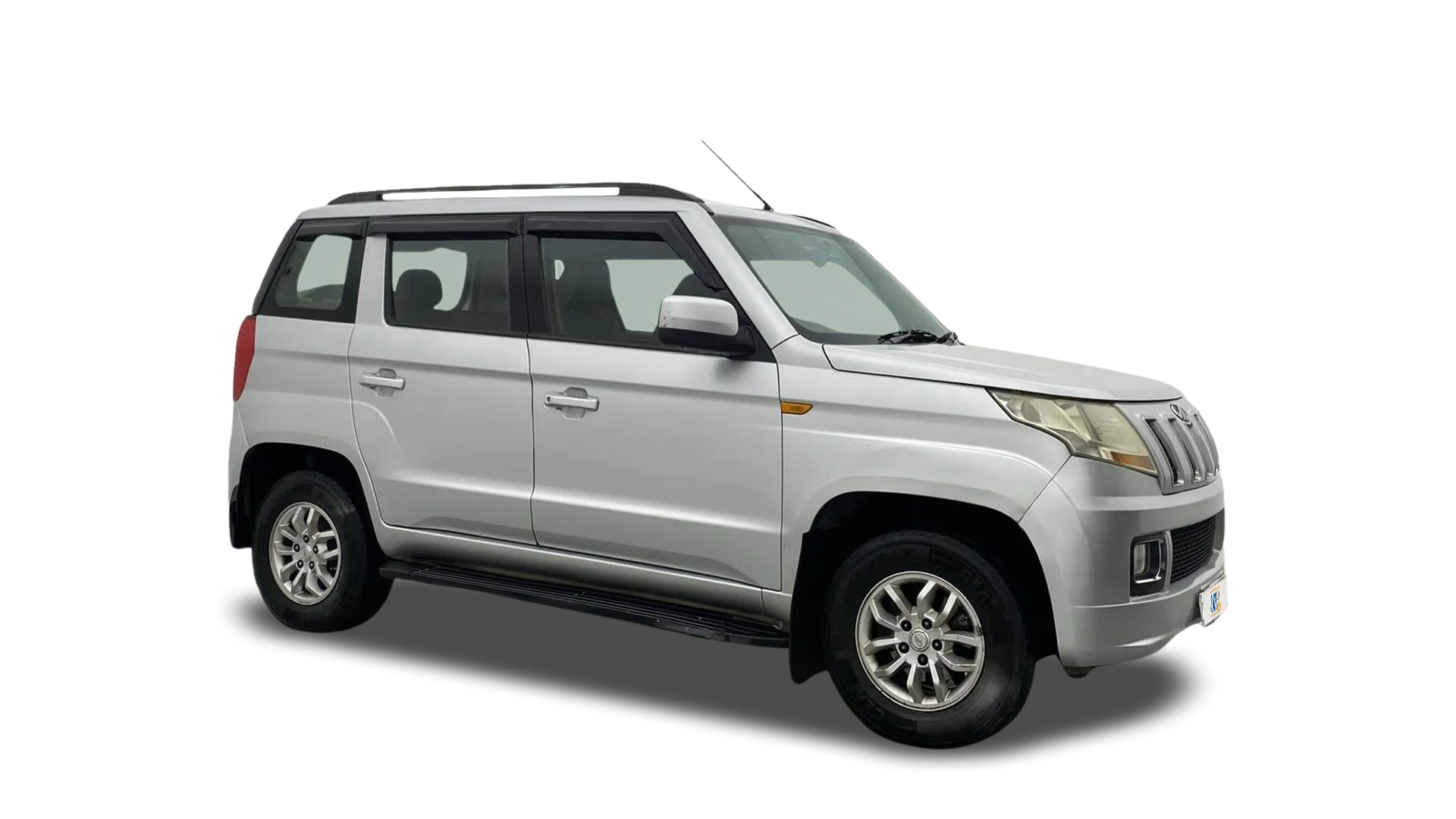 Mahindra TUV300-img