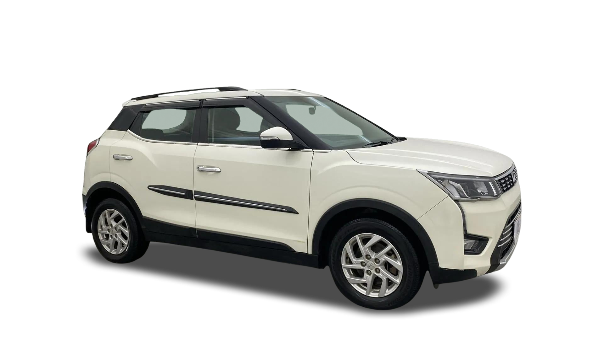 Mahindra XUV300-img