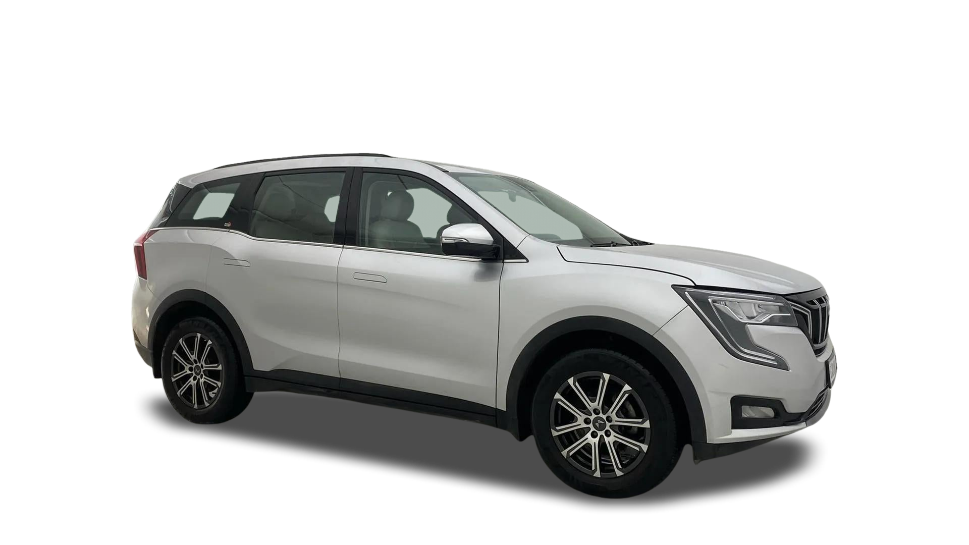 Mahindra XUV700-img
