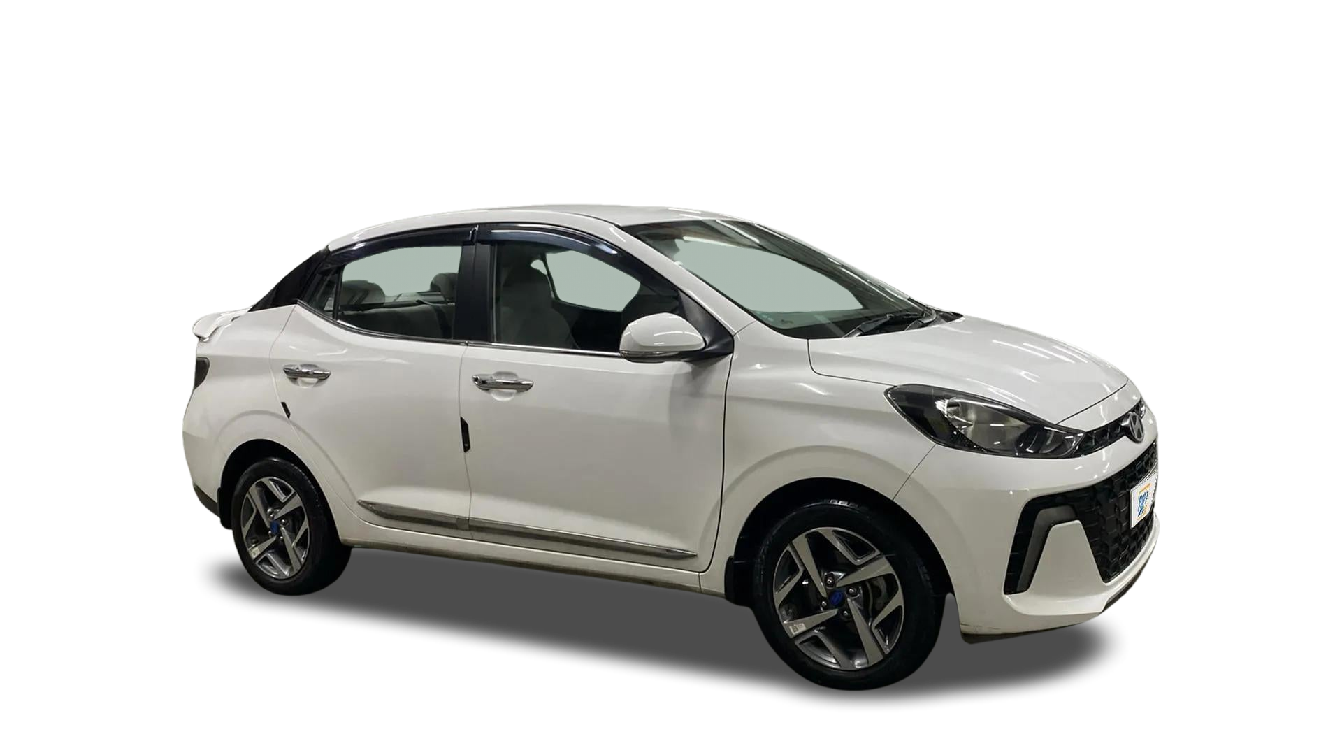 2024 Hyundai AURA - Sedan - CNG - Manual - ₹7.30 lakh