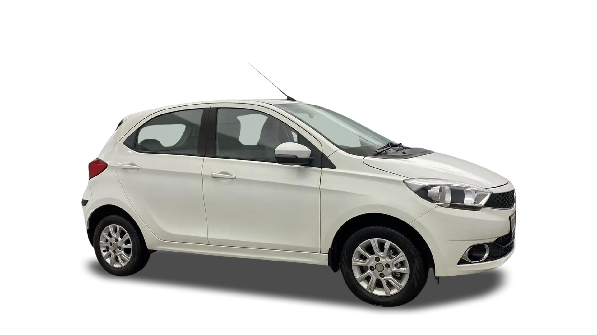 2018 Tata Tiago - Hatchback - Petrol - Manual - ₹3.92 lakh
