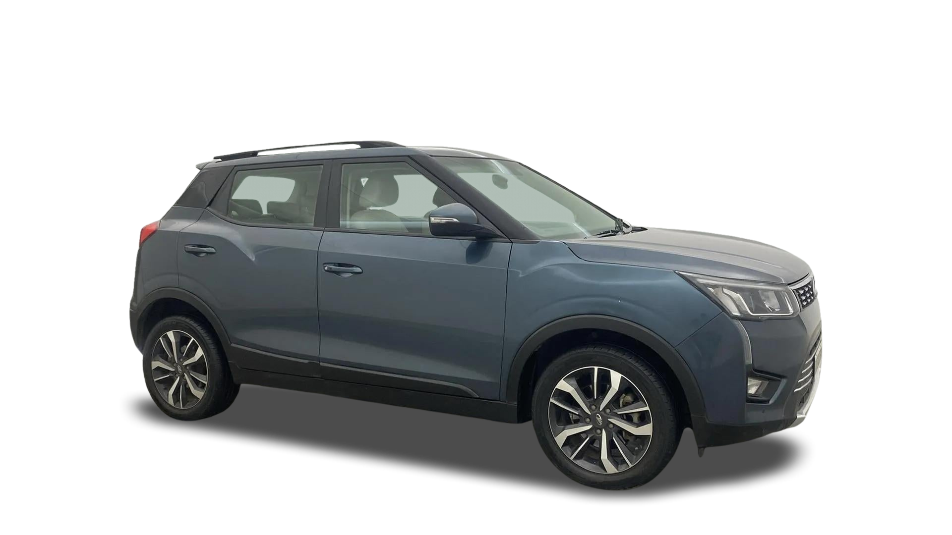 Mahindra XUV300-img