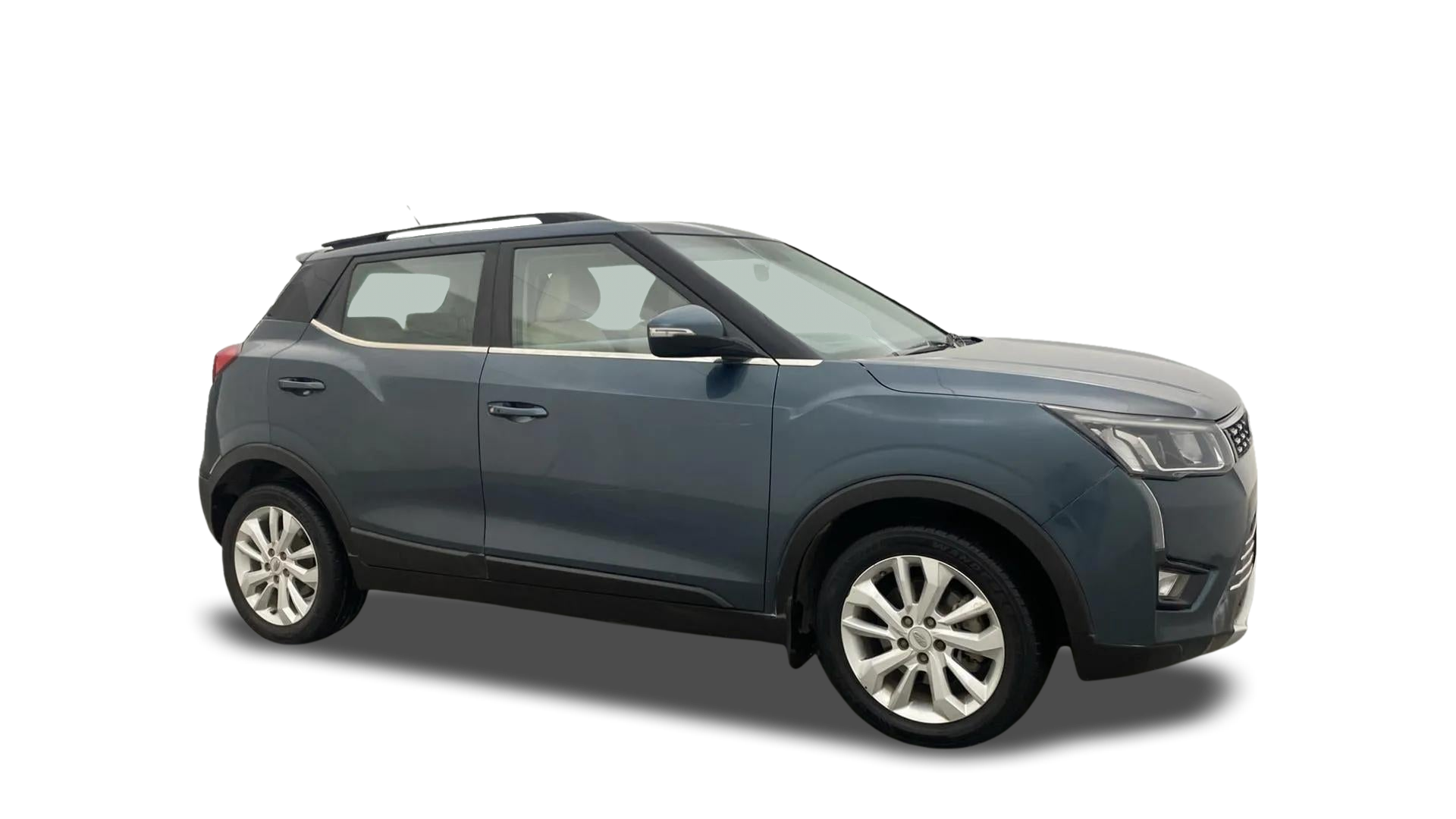 Mahindra XUV300-img
