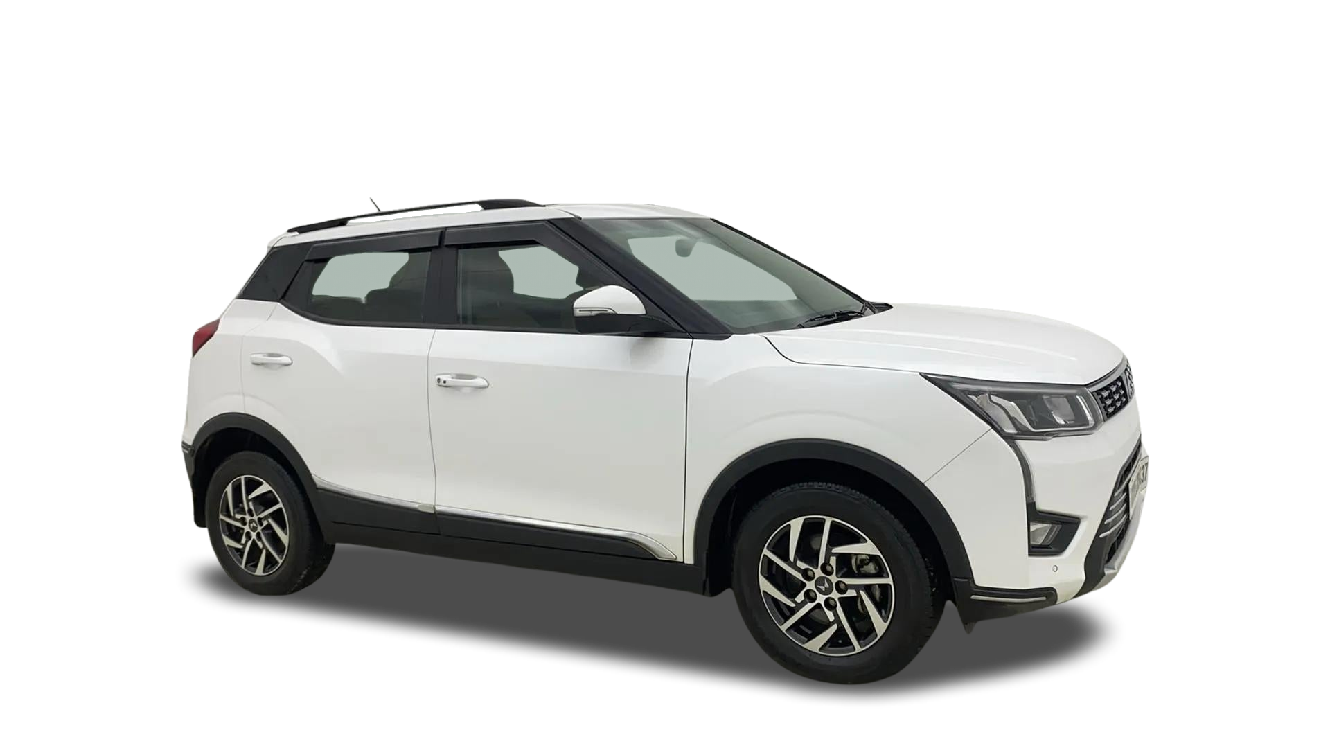 Mahindra XUV300-img