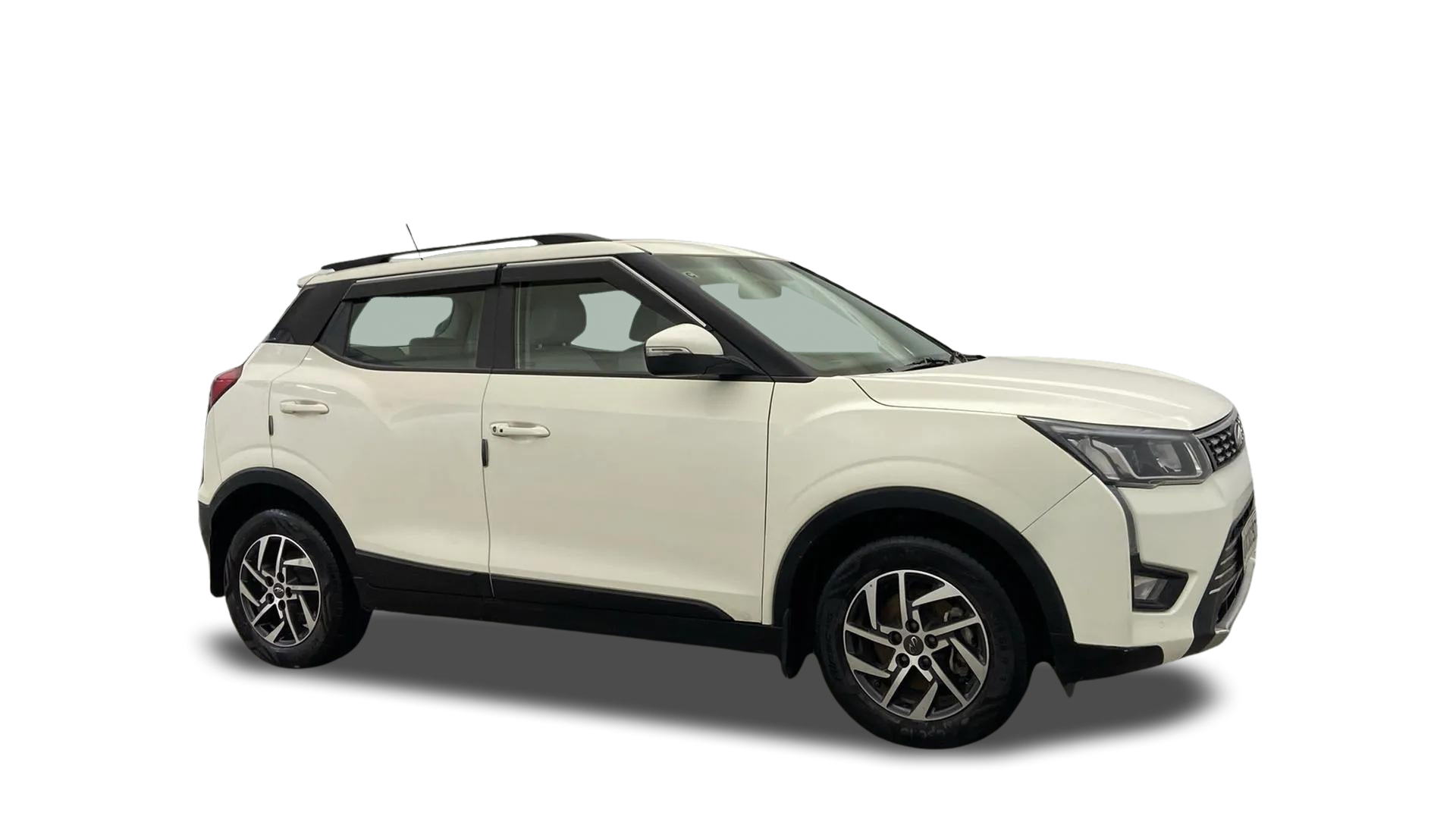 Mahindra XUV300-img