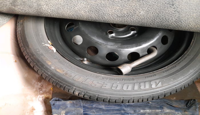 2015 Hyundai Verna FLUIDIC 4S 1.6 VTVT S(O), Petrol, Manual, 79,062 km, tyre