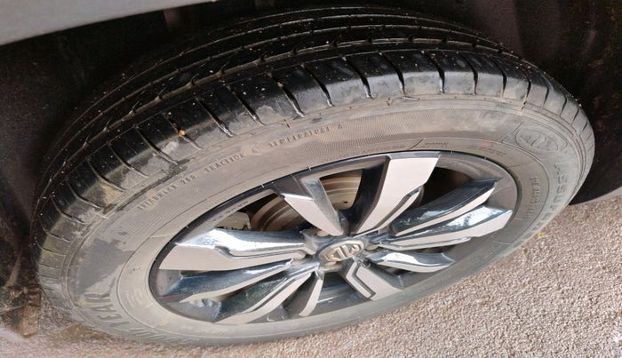 2020 MG HECTOR PLUS SHARP 1.5 PETROL TURBO HYBRID MT 6-STR, Petrol, Manual, 46,263 km, tyre