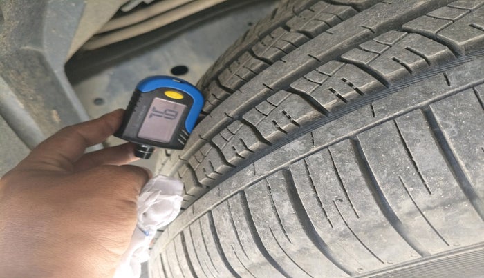 2016 Ford Endeavour TITANIUM 3.2 4X4 AT, Diesel, Automatic, 1,20,951 km, tyre