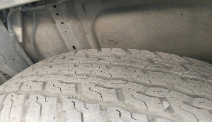 2016 Ford Endeavour TITANIUM 3.2 4X4 AT, Diesel, Automatic, 1,20,951 km, tyre