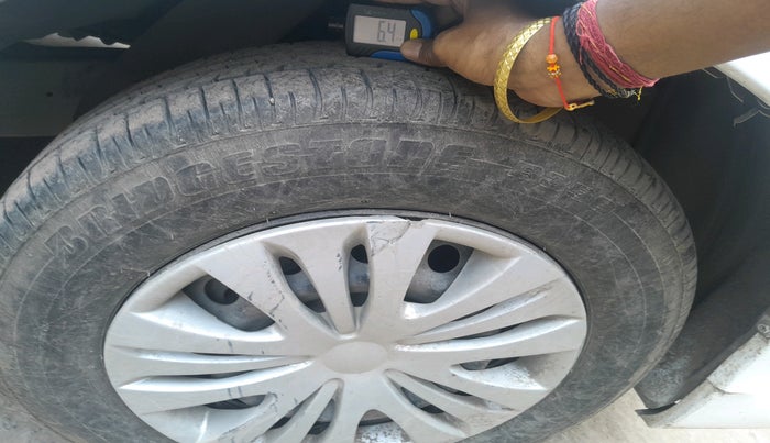 2014 Toyota Innova 2.5 GX 8 STR, Diesel, Manual, 1,61,772 km, tyre