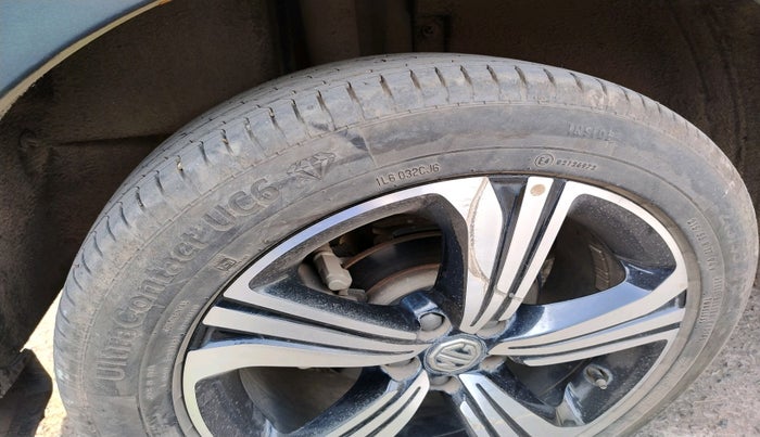 2022 MG ASTOR SHARP 1.5 MT, Petrol, Manual, 29,920 km, tyre