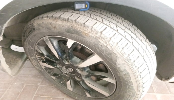 2019 Mahindra XUV500 W11, Diesel, Manual, 1,65,632 km, tyre