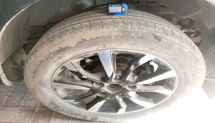 2019 Mahindra XUV500 W11, Diesel, Manual, 1,65,632 km, tyre
