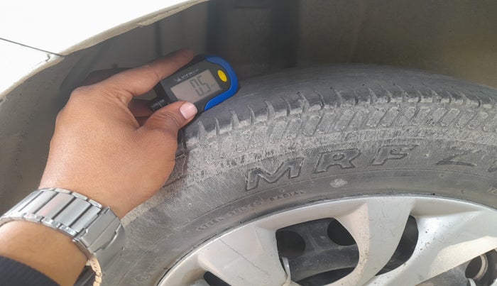 2015 Maruti Swift VDI, Diesel, Manual, 1,49,000 km, tyre