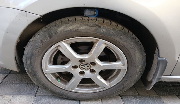 2013 Volkswagen Vento HIGHLINE DIESEL 1.6, Diesel, Manual, 1,13,787 km, tyre
