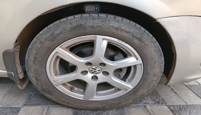 2013 Volkswagen Vento HIGHLINE DIESEL 1.6, Diesel, Manual, 1,13,787 km, tyre