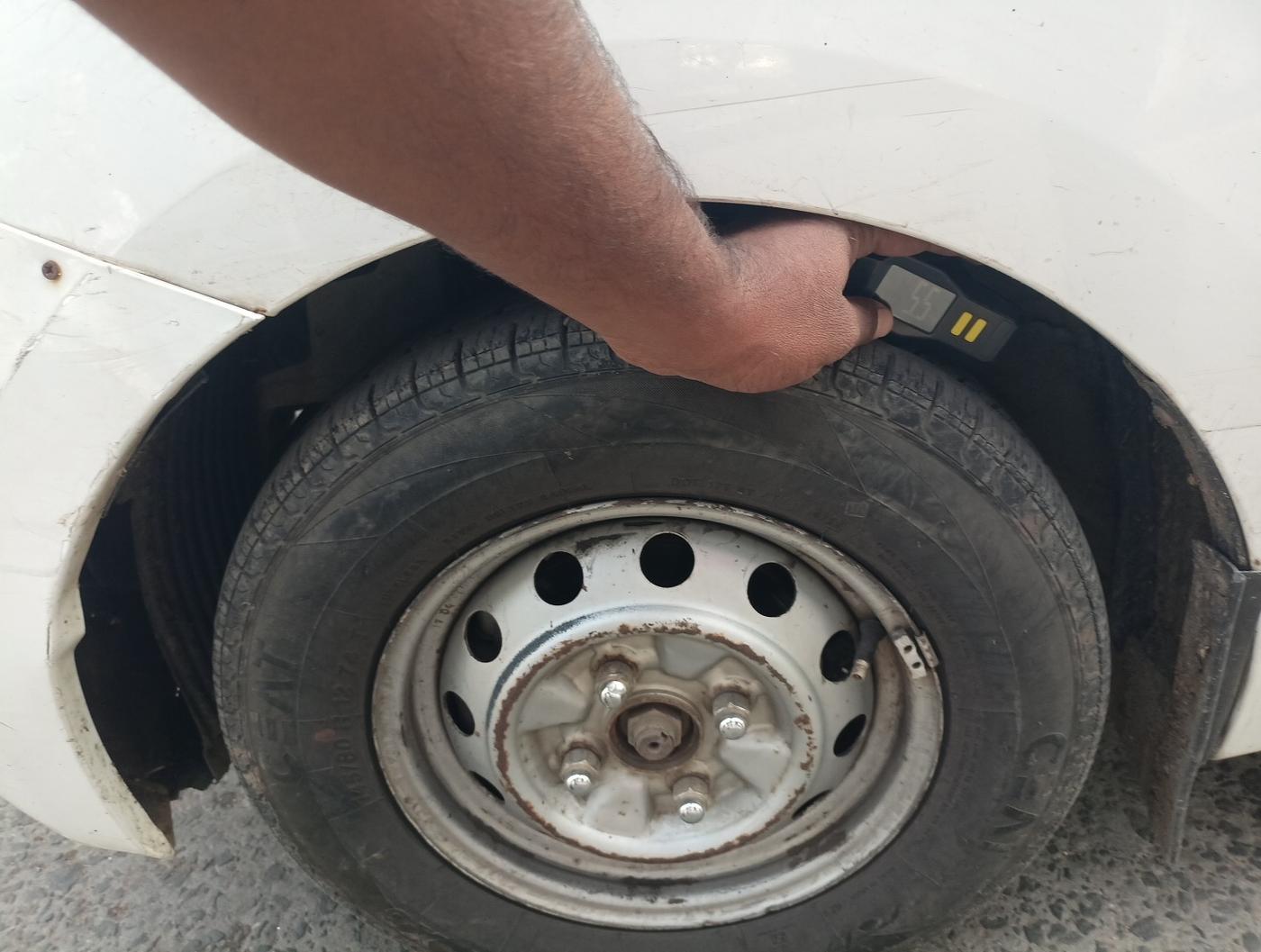 2017 Hyundai Eon ERA +, Petrol, Manual, 56,692 km, tyre
