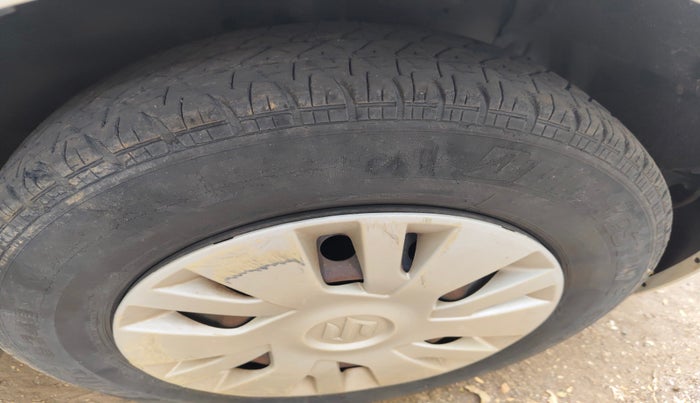 2013 Maruti Swift VXI, Petrol, Manual, 1,20,762 km, tyre