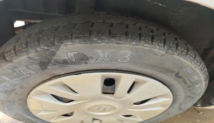 2013 Maruti Swift VXI, Petrol, Manual, 1,20,762 km, tyre