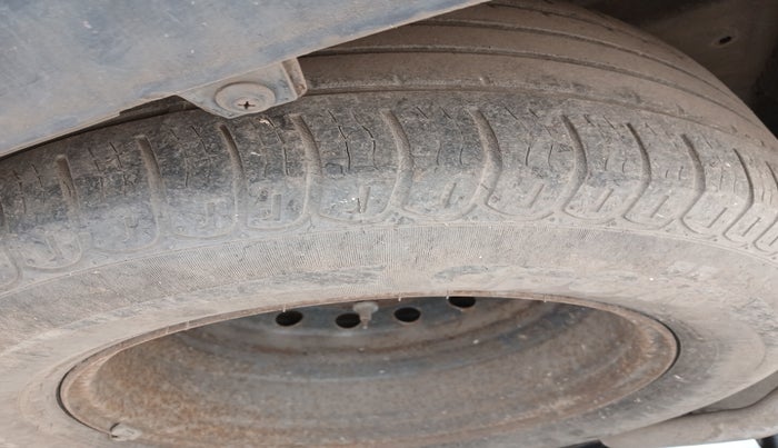 2015 Mahindra XUV500 W8, Diesel, Manual, 1,29,695 km, tyre