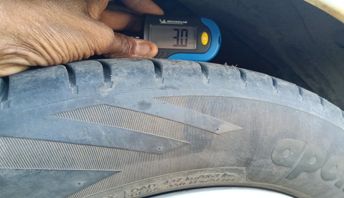 2011 Hyundai i10 MAGNA 1.1, Petrol, Manual, 97,405 km, tyre