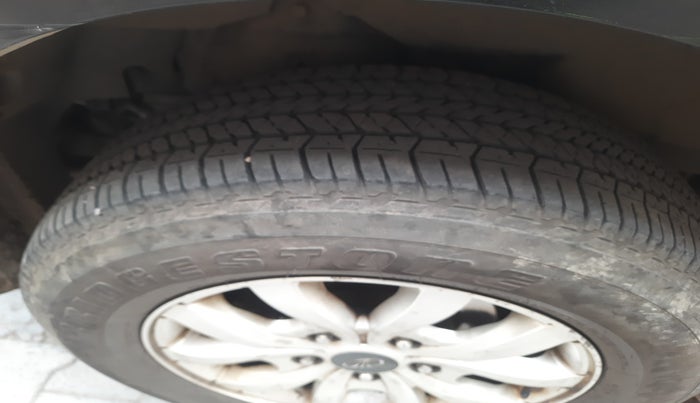 2017 Mahindra XUV500 W10 AT 1.99, Diesel, Automatic, 1,76,210 km, tyre