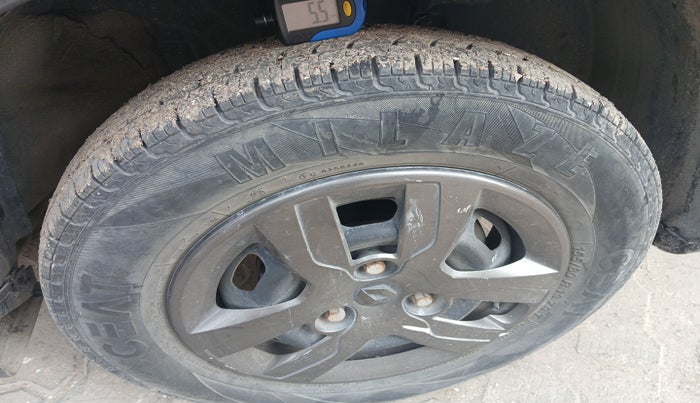 2019 Renault Kwid RXT 1.0 AMT, Petrol, Automatic, 27,542 km, tyre