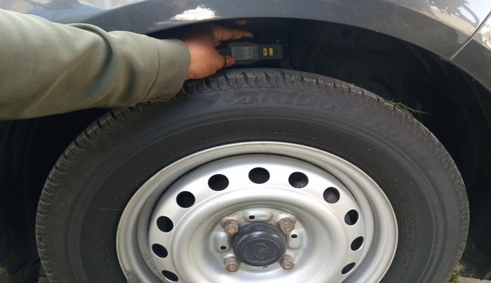 2021 Tata ALTROZ XE PETROL, Petrol, Manual, 35,000 km, tyre