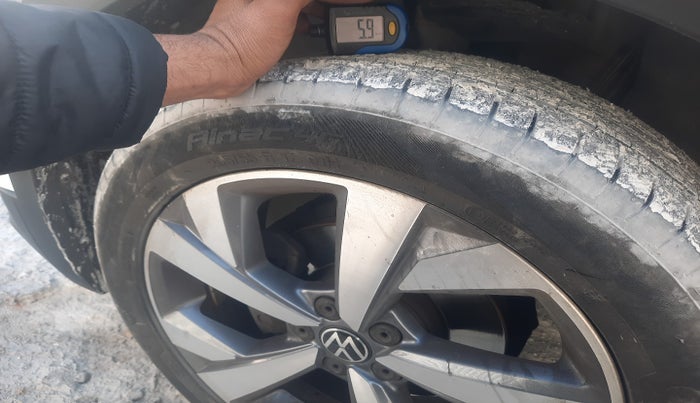 2021 Volkswagen TAIGUN TOPLINE 1.0 TSI AT, Petrol, Automatic, 32,100 km, tyre