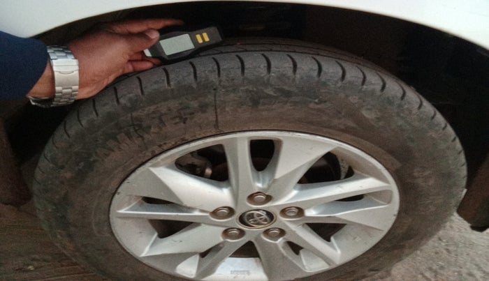 2018 Toyota Innova Crysta 2.4 GX 8 STR, Diesel, Manual, 2,37,752 km, tyre