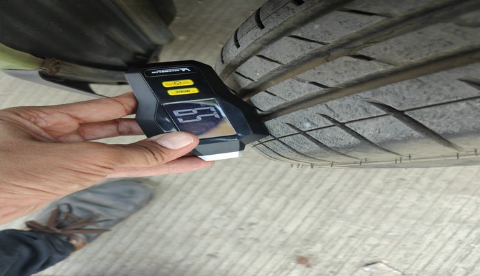 2011 Ford Figo ZXI 1.4 DIESEL, Diesel, Manual, 1,12,900 km, tyre