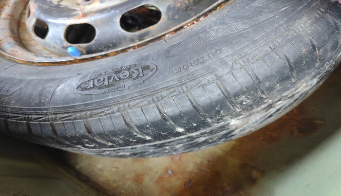 2011 Ford Figo ZXI 1.4 DIESEL, Diesel, Manual, 1,12,900 km, tyre