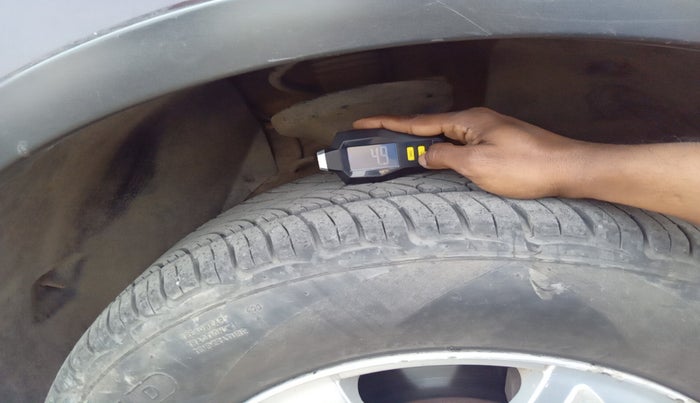 2013 Mahindra XUV500 W8, Diesel, Manual, 1,08,000 km, tyre