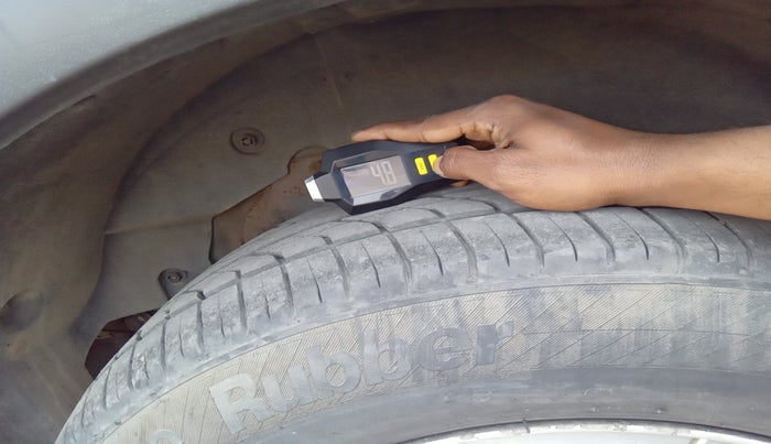 2013 Mahindra XUV500 W8, Diesel, Manual, 1,08,000 km, tyre