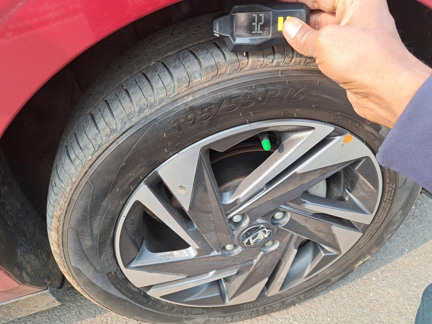 2022 Hyundai NEW I20 ASTA (O) 1.2 MT, Petrol, Manual, 29,641 km, tyre