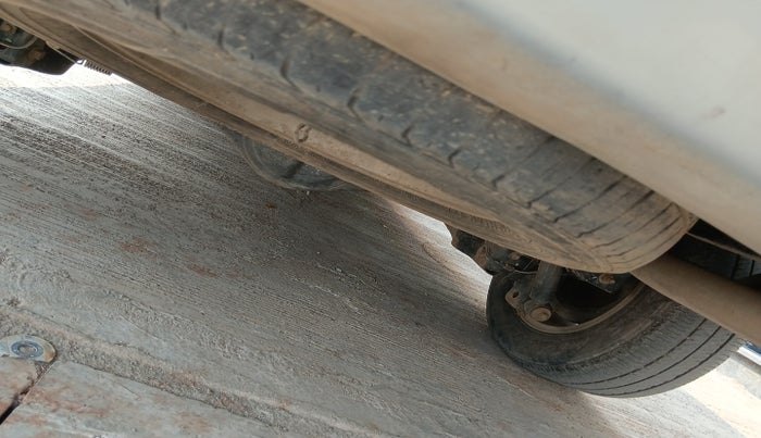 2013 Toyota Innova 2.5 VX 7 STR, Diesel, Manual, 2,21,069 km, tyre