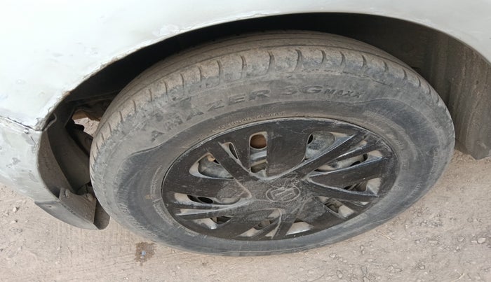 2010 Maruti Swift LXI, Petrol, Manual, 71,189 km, tyre