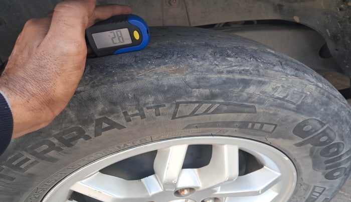 2016 Mahindra TUV300 T8, Diesel, Manual, 1,38,000 km, tyre