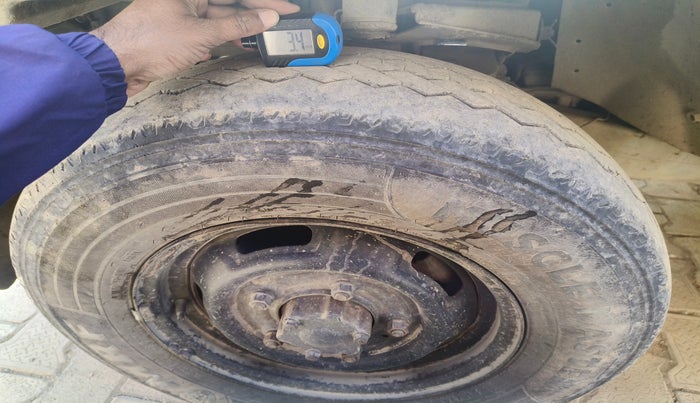 2013 Mahindra Bolero SLX BS-III, Diesel, Manual, 1,01,422 km, tyre