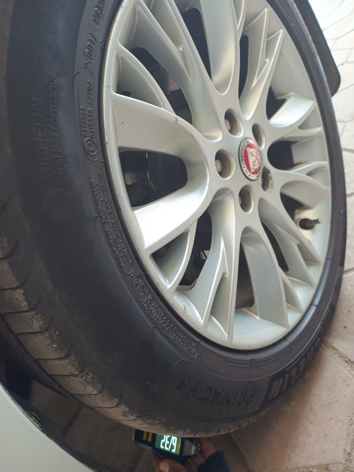 2013 Jaguar XF 3.0 DIESEL, Diesel, Automatic, 58,000 km, tyre