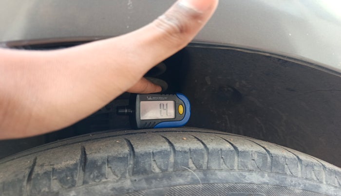 2013 Volkswagen Polo COMFORTLINE 1.2L, Diesel, Manual, 1,23,287 km, tyre