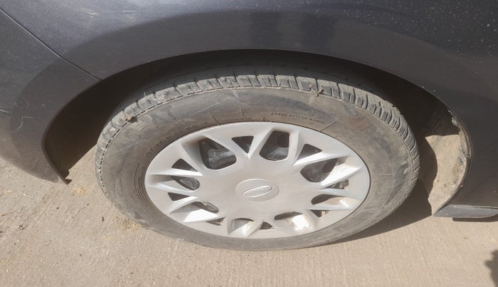 2017 Ford Figo Aspire AMBIENTE 1.2 PETROL ABS, Petrol, Manual, 87,000 km, tyre