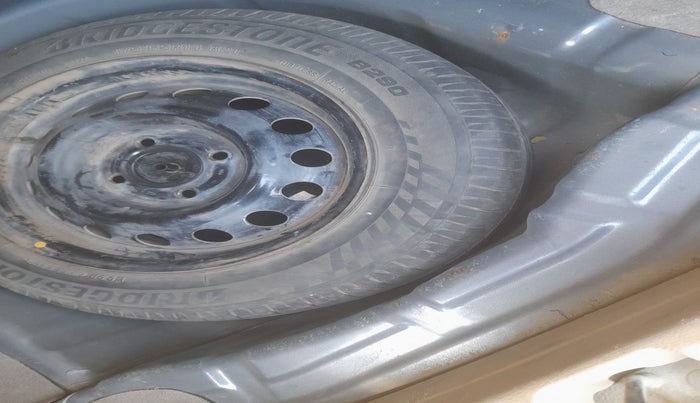 2017 Ford Figo Aspire AMBIENTE 1.2 PETROL ABS, Petrol, Manual, 87,000 km, tyre