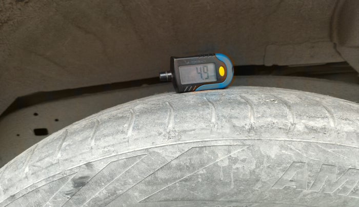 2017 Toyota Innova Crysta 2.8 GX AT 7 STR, Diesel, Automatic, 1,51,080 km, tyre