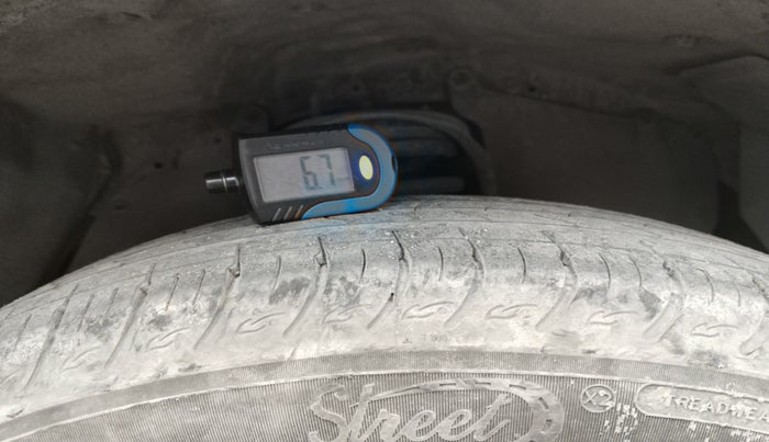 2017 Toyota Innova Crysta 2.8 GX AT 7 STR, Diesel, Automatic, 1,51,080 km, tyre