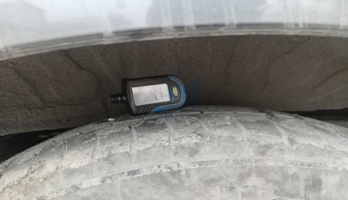 2017 Toyota Innova Crysta 2.8 GX AT 7 STR, Diesel, Automatic, 1,51,080 km, tyre