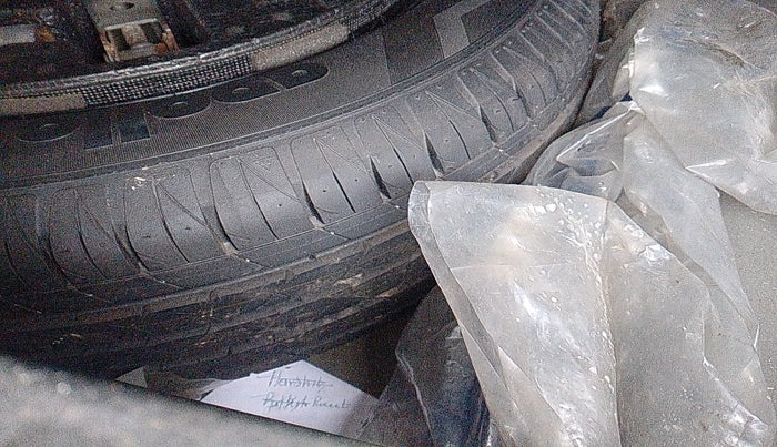 2019 Maruti Vitara Brezza ZDI, Diesel, Manual, 81,683 km, tyre