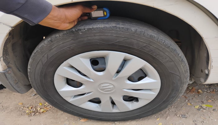 2015 Maruti Swift Dzire VDI, Diesel, Manual, 3,15,639 km, tyre