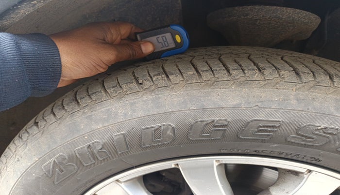 2016 Mahindra XUV500 W10 1.99, Diesel, Manual, 1,31,583 km, tyre