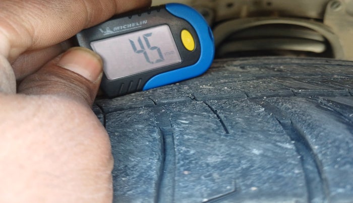 2016 Toyota Innova Crysta 2.4 ZX 7 STR, Diesel, Manual, 1,19,431 km, tyre